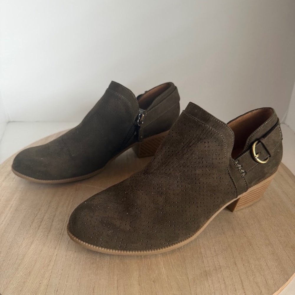 Dr. Scholl's Women's Olive Green Suede Perforated Ankle Booties Size 9.5
